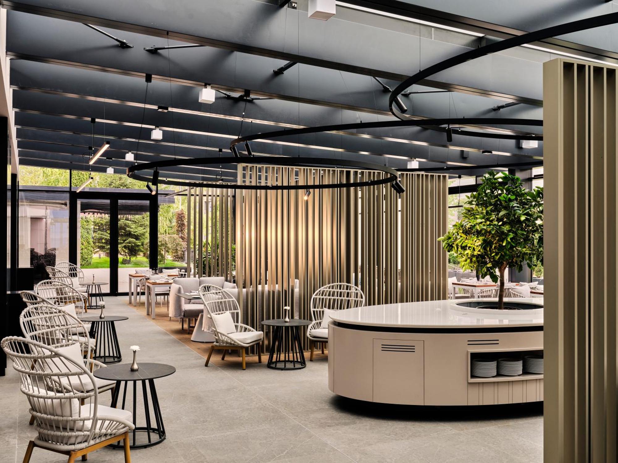 Crowne Plaza Sofia By Ihg Hotel Exterior foto