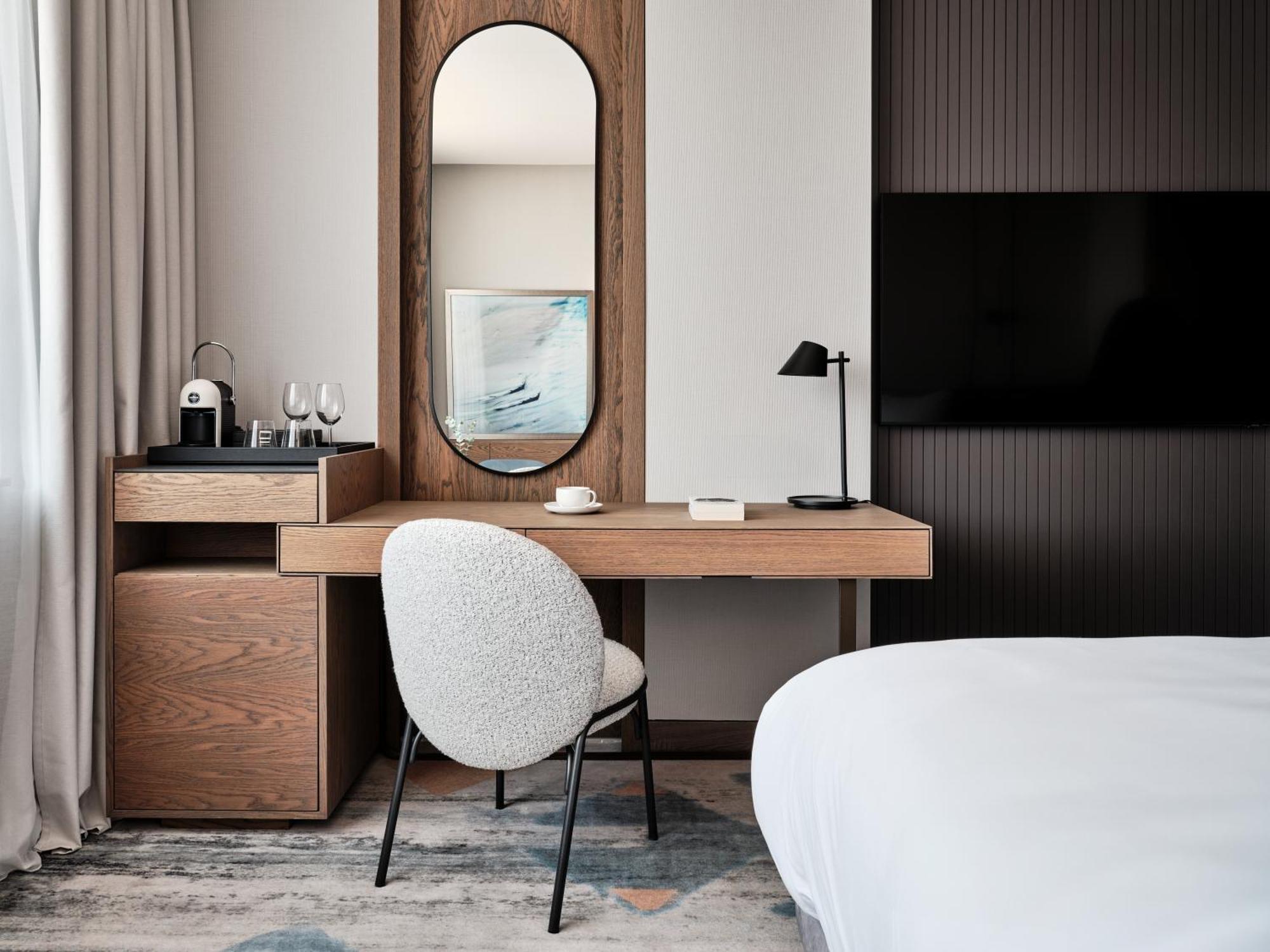 Crowne Plaza Sofia By Ihg Hotel Exterior foto