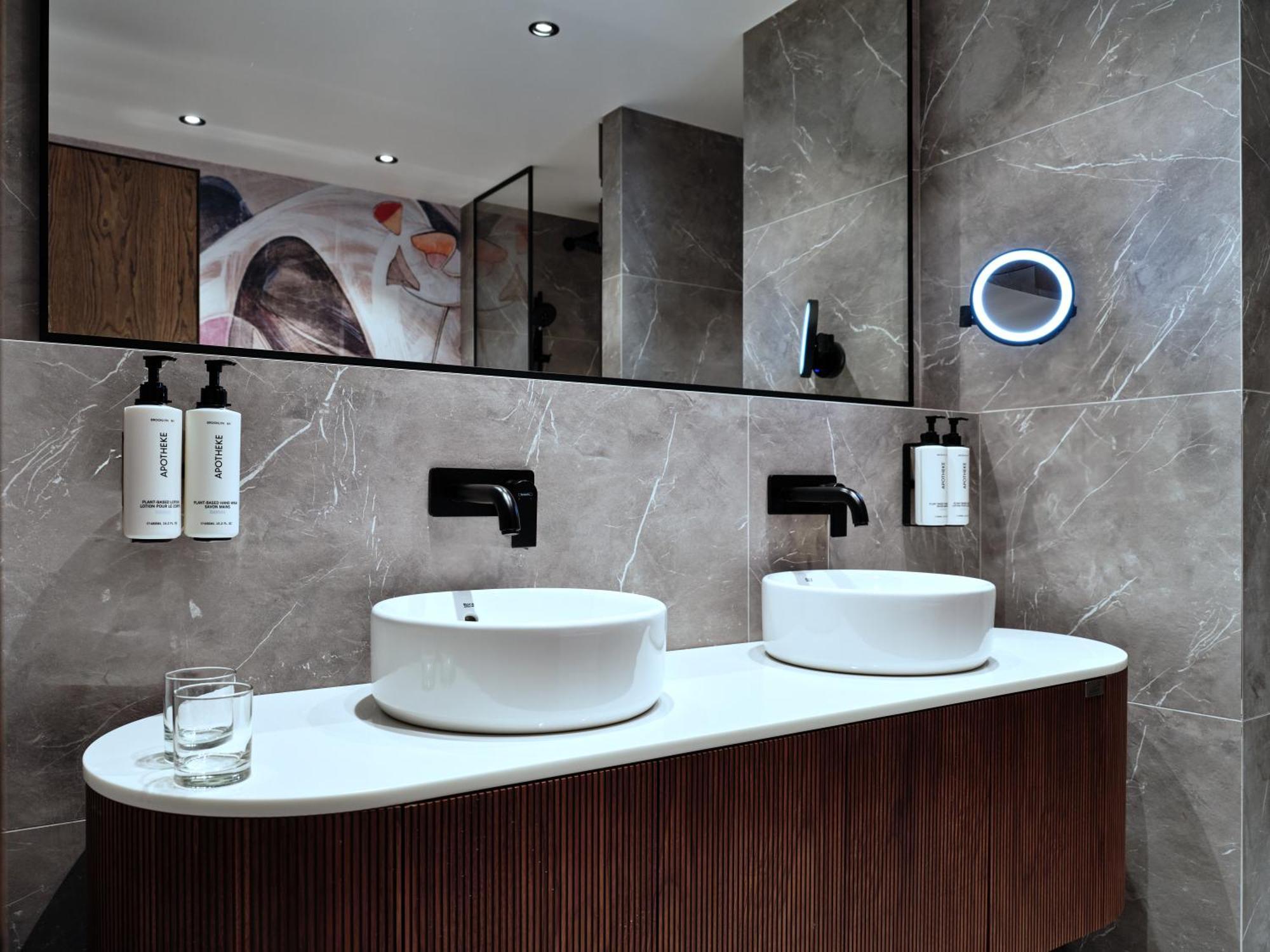 Crowne Plaza Sofia By Ihg Hotel Exterior foto