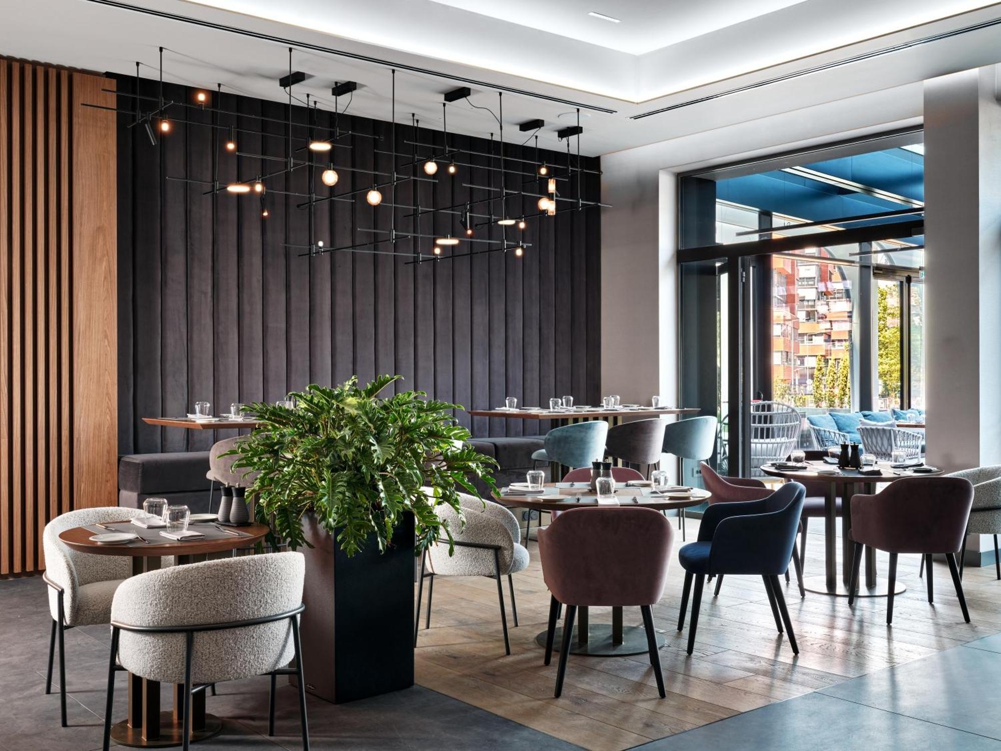Crowne Plaza Sofia By Ihg Hotel Exterior foto